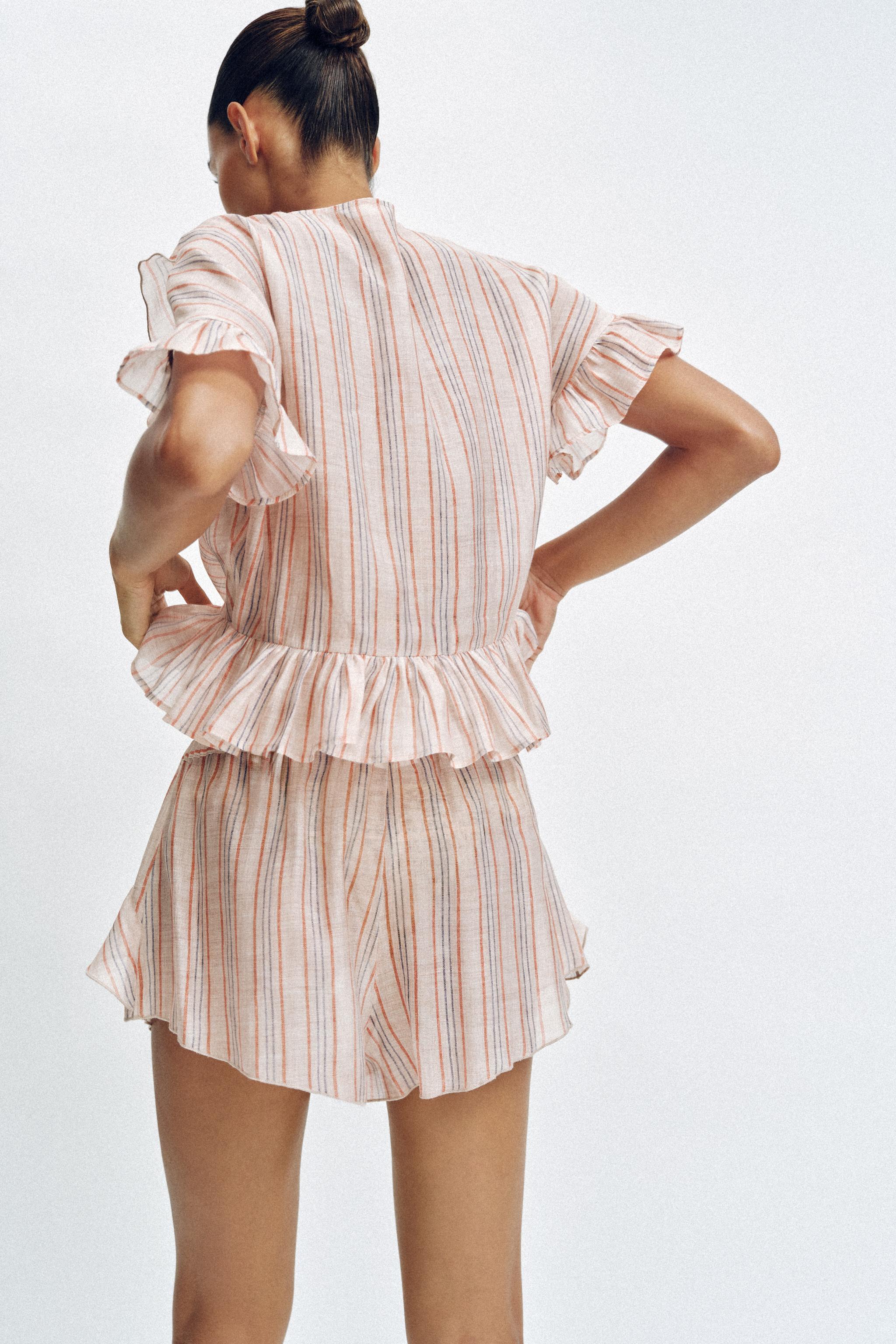 RUFFLED STRIPED SHORTS